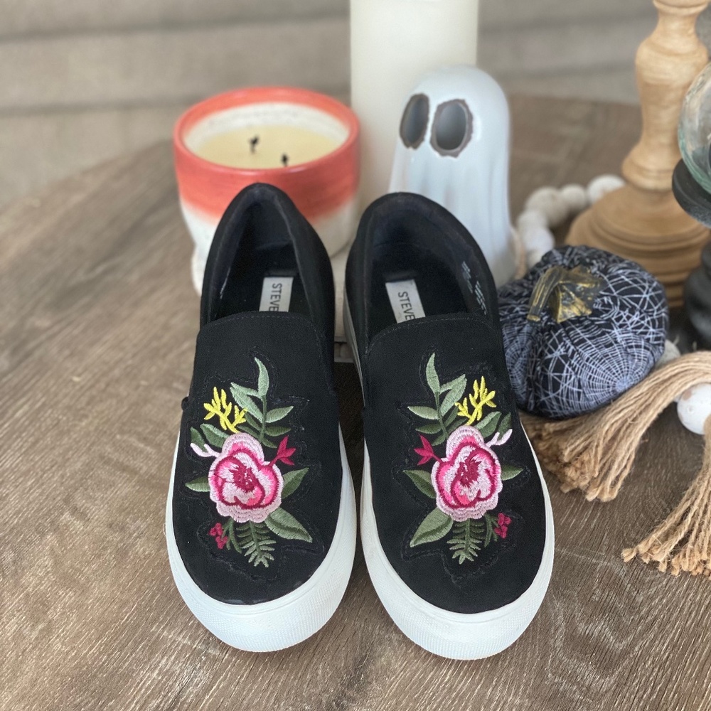 Steve Madden Gracie Embroidered Slip Ons